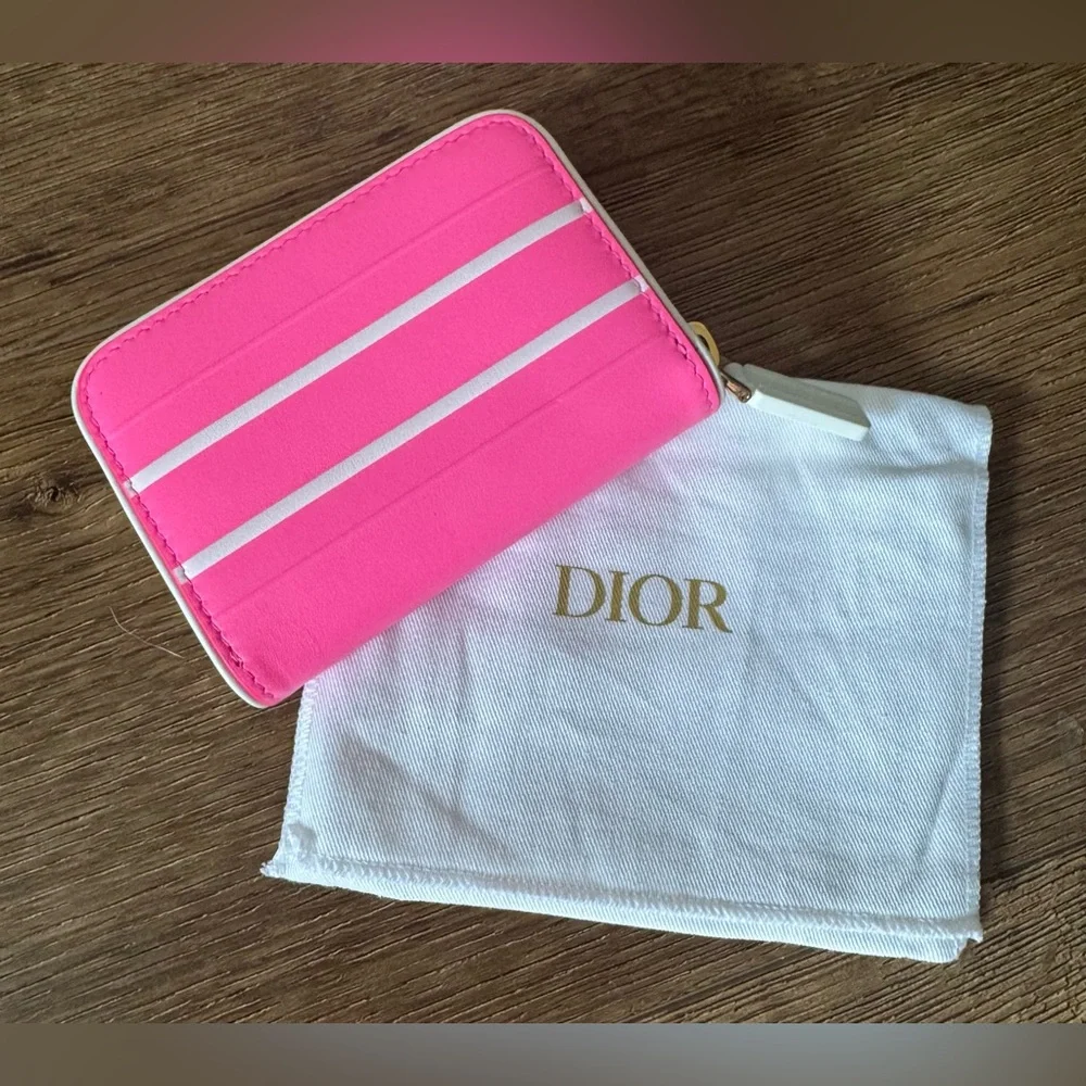 DIOR-AUTHENTIC (NWT) Small Pink & White Leather Vibe Voyageur Wallet